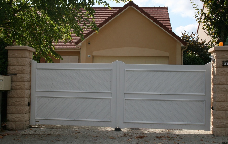 Nos mod&egrave;les de portails PVC &agrave;&nbsp;MARGUERITTES